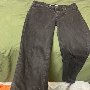 Black Levi’s 311 Shaping Skinny jeans size 28!